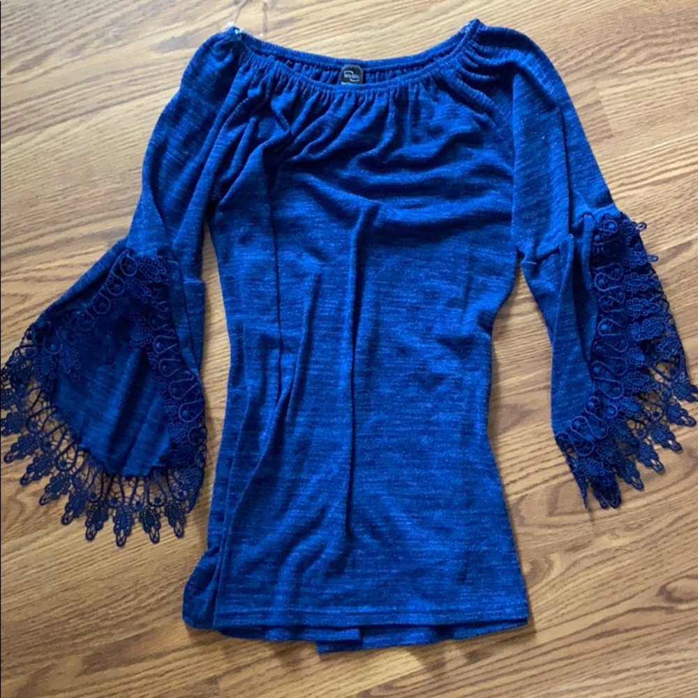 Open sleeve lace tunic